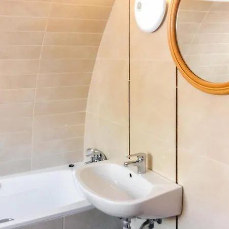 Nyaraló Nice In W/ Wifi And 3 Bedrooms *